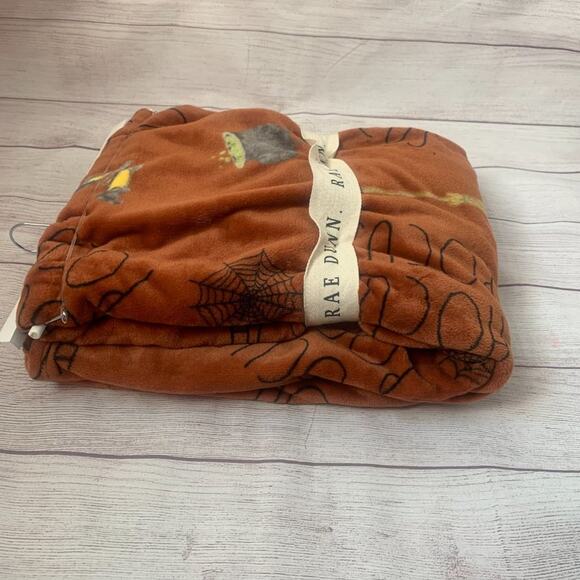 Rae Dunn Hocus Pocus Blanket Orange with Cauldron Broom Witch Hat Shoes 50x70" - Picture 5 of 12